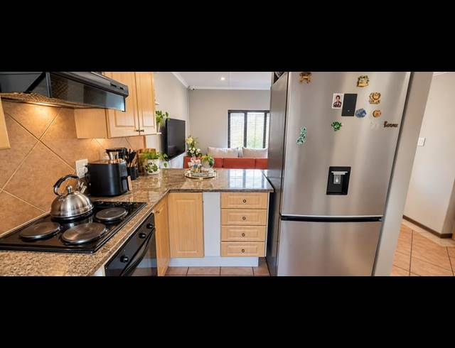 2 BEDROOM TOWNHOUSE FOR SALE IN MONAVONI